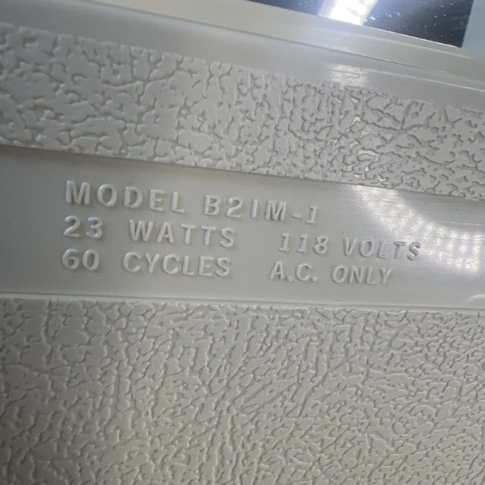 Vintage General Electric Lighted MakeUp Mirror Model B21M-1 — Tested WORKS